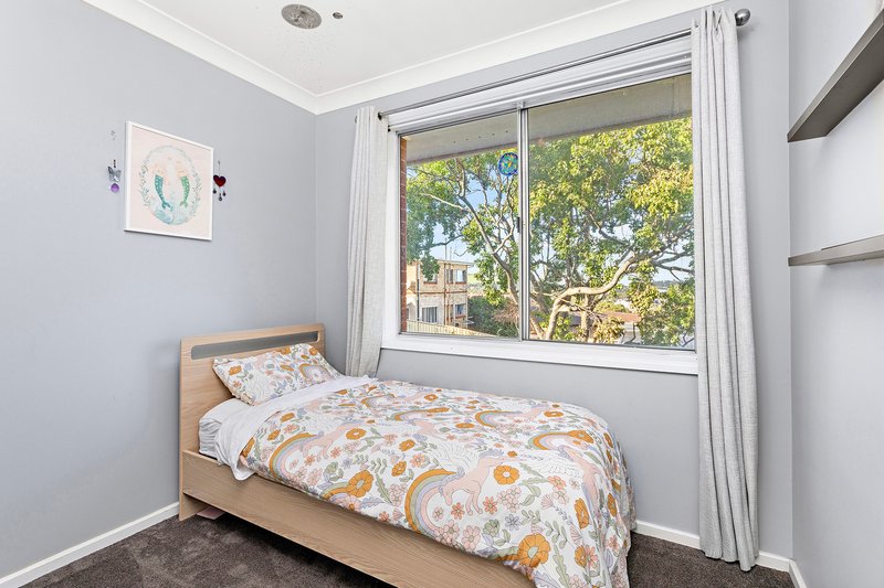 Photo - 41 Beverley Avenue, Unanderra NSW 2526 - Image 9