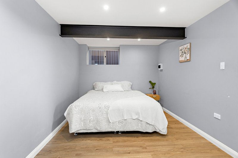 Photo - 41 Beverley Avenue, Unanderra NSW 2526 - Image 11