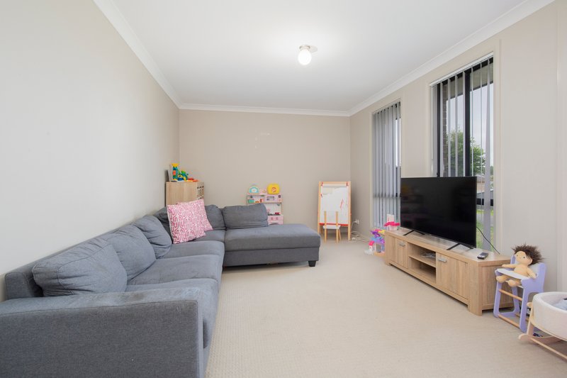 Photo - 41 Billabong Drive, Cameron Park NSW 2285 - Image 2