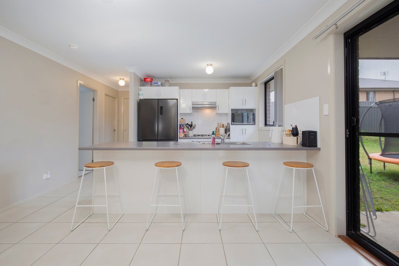 Photo - 41 Billabong Drive, Cameron Park NSW 2285 - Image 4