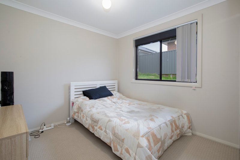 Photo - 41 Billabong Drive, Cameron Park NSW 2285 - Image 9