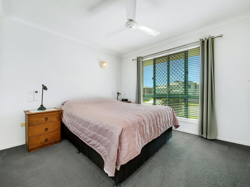 Photo - 41 Booth Avenue, Tannum Sands QLD 4680 - Image 9