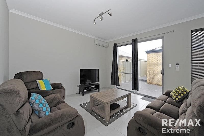 Photo - 41 Bowline Avenue, Alkimos WA 6038 - Image 2