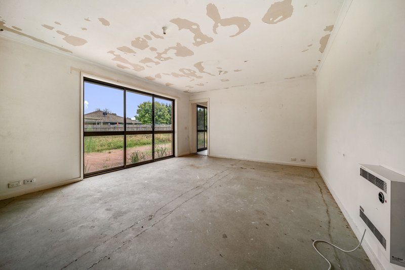 Photo - 41 Bugden Avenue, Gowrie ACT 2904 - Image 4