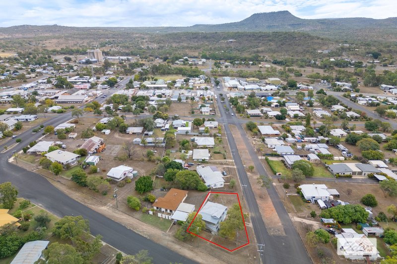 Photo - 41 Cairdbeign Street, Springsure QLD 4722 - Image 25