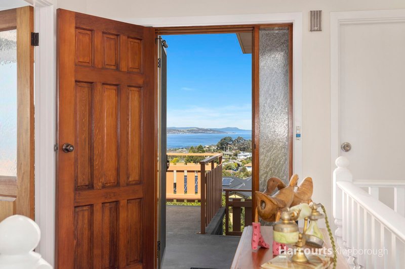 Photo - 41 Calder Crescent, Blackmans Bay TAS 7052 - Image 3