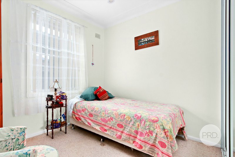 Photo - 41 Caledonia Crescent, Peakhurst NSW 2210 - Image 5