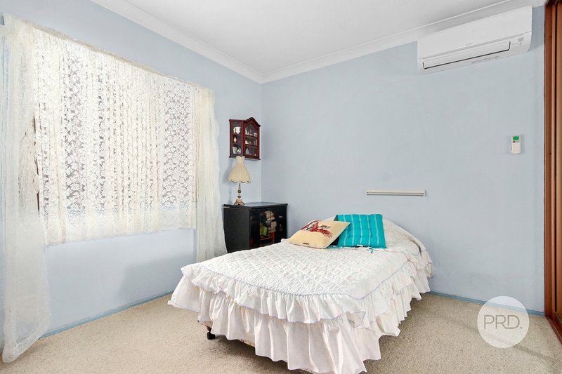 Photo - 41 Caledonia Crescent, Peakhurst NSW 2210 - Image 7