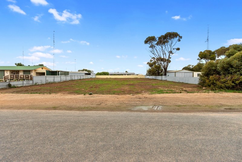 Photo - 41 Cambridge Street, Moonta Bay SA 5558 - Image 2