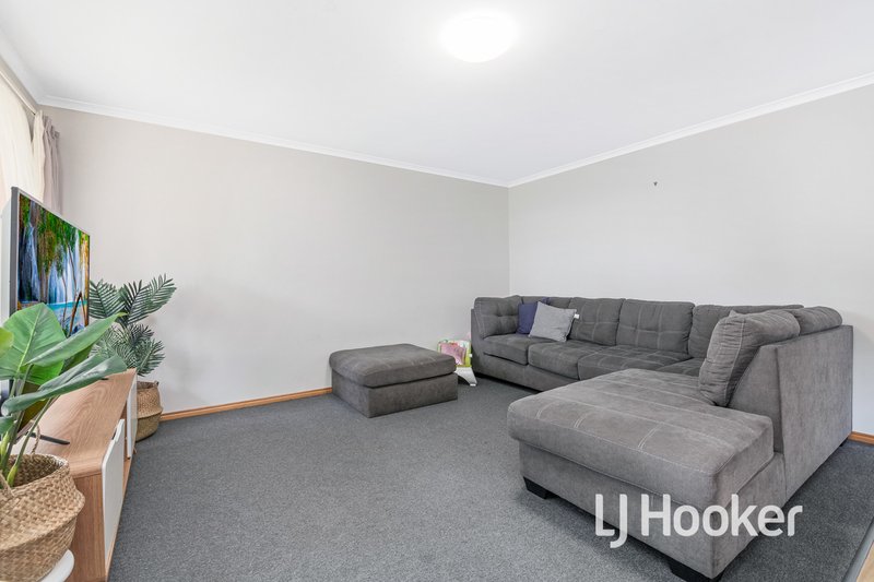 Photo - 41 Central Parkway, Cranbourne West VIC 3977 - Image 3