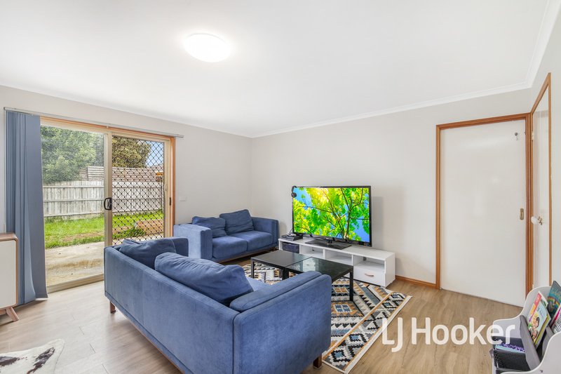 Photo - 41 Central Parkway, Cranbourne West VIC 3977 - Image 4