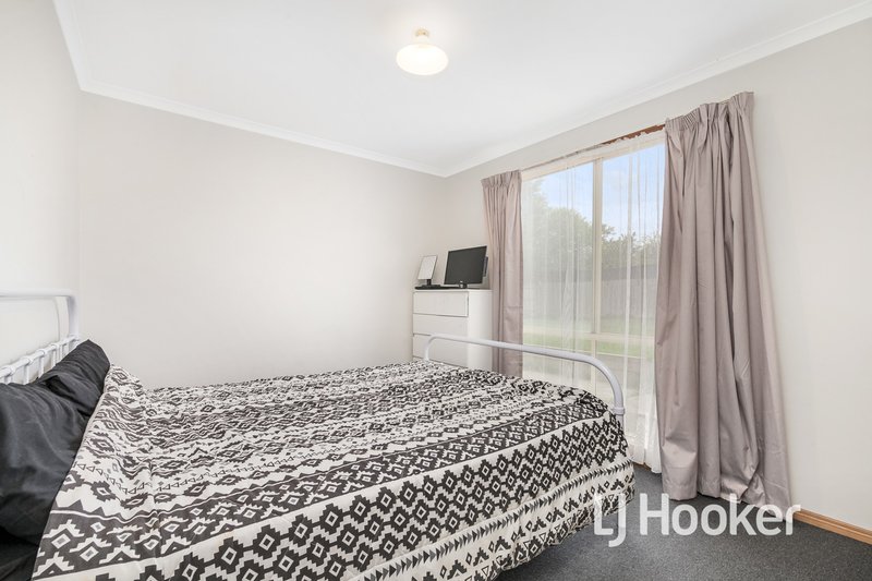 Photo - 41 Central Parkway, Cranbourne West VIC 3977 - Image 9