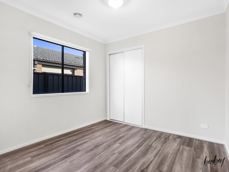 Photo - 41 Coolamon Drive, Craigieburn VIC 3064 - Image 12