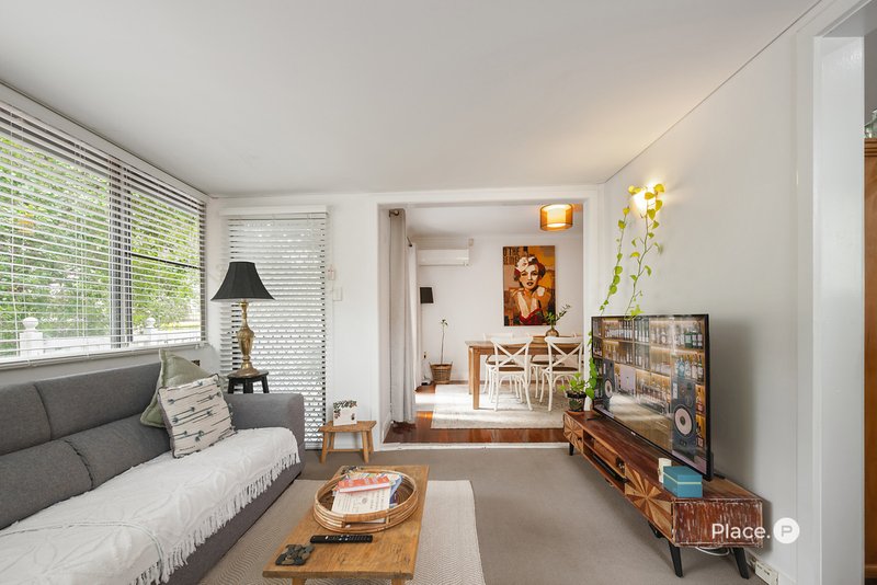 Photo - 41 Coonara Street, Holland Park QLD 4121 - Image 6