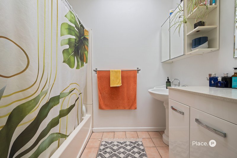 Photo - 41 Coonara Street, Holland Park QLD 4121 - Image 10