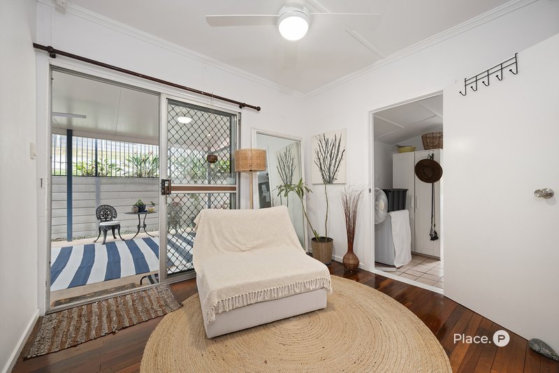 Photo - 41 Coonara Street, Holland Park QLD 4121 - Image 11
