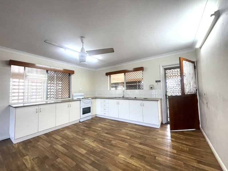 Photo - 41 Creedy Street, Westcourt QLD 4870 - Image 3