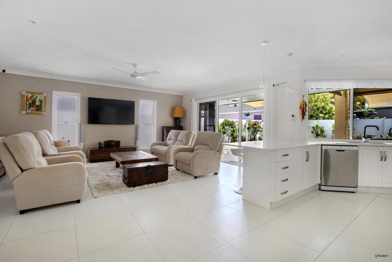 Photo - 41 Deborah Avenue, Benowa Waters QLD 4217 - Image 10