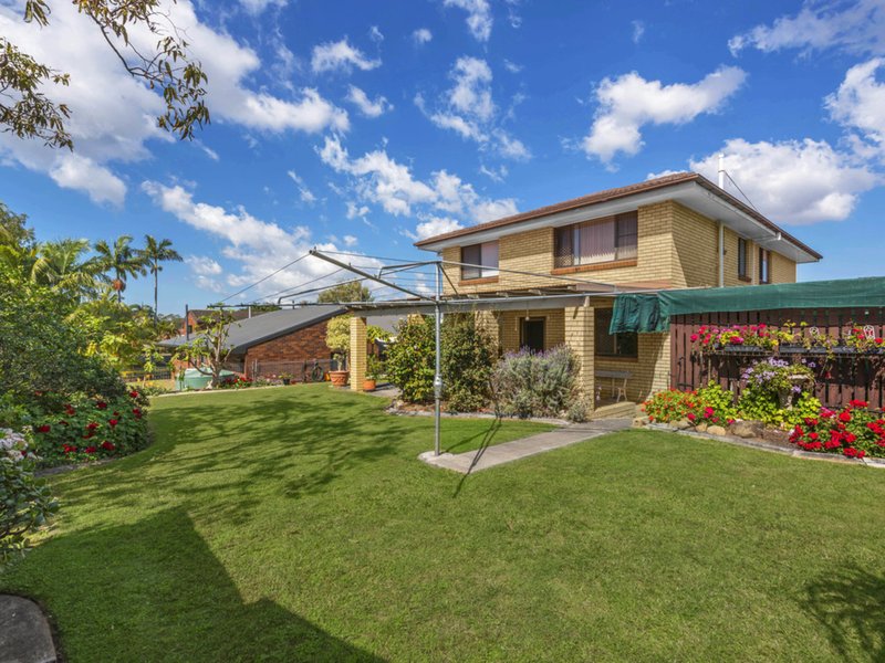 Photo - 41 Denver Road, Carseldine QLD 4034 - Image 3