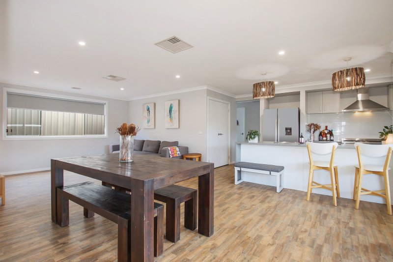 Photo - 41 Derwent Way, West Wodonga VIC 3690 - Image 3