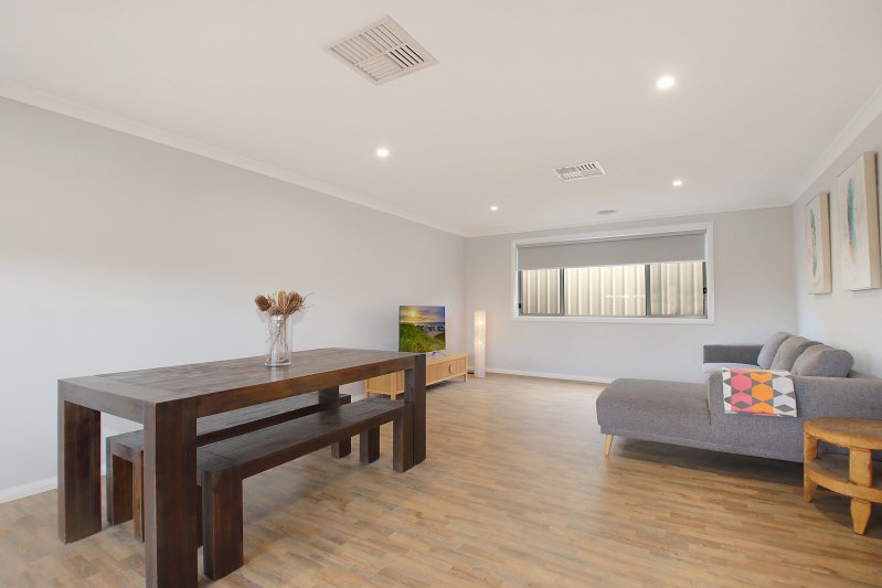 Photo - 41 Derwent Way, West Wodonga VIC 3690 - Image 4