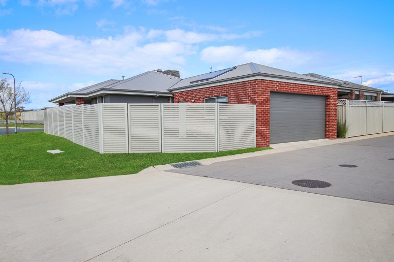 Photo - 41 Derwent Way, West Wodonga VIC 3690 - Image 10