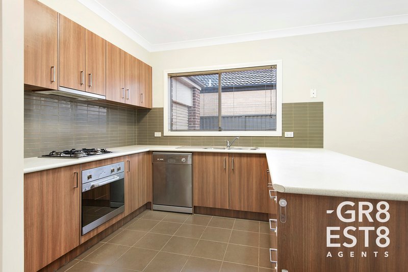 Photo - 41 Downing Square, Pakenham VIC 3810 - Image 3