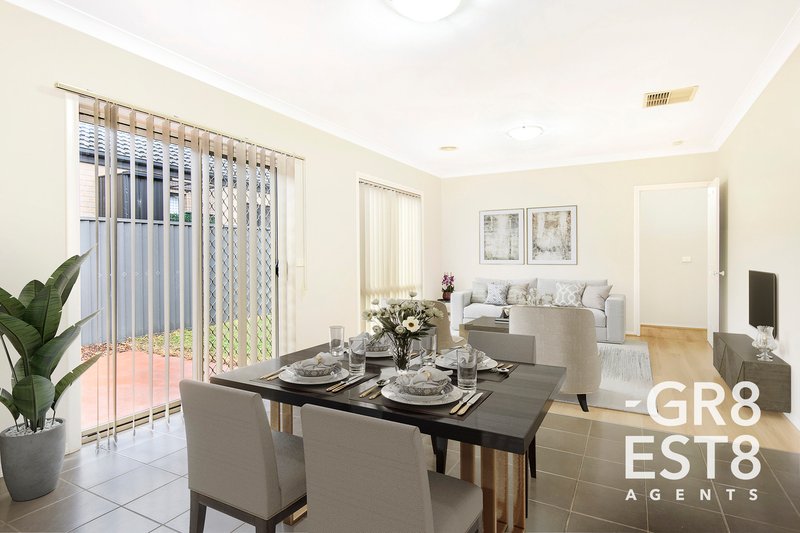 Photo - 41 Downing Square, Pakenham VIC 3810 - Image 4