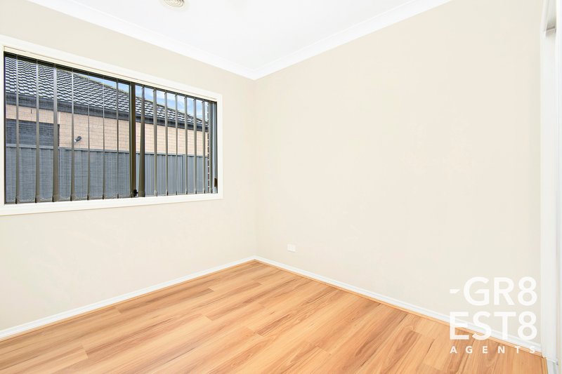 Photo - 41 Downing Square, Pakenham VIC 3810 - Image 10