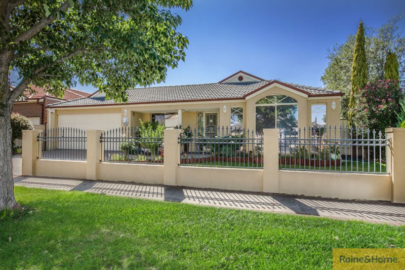 41 Edgbaston Parade, Caroline Springs VIC 3023