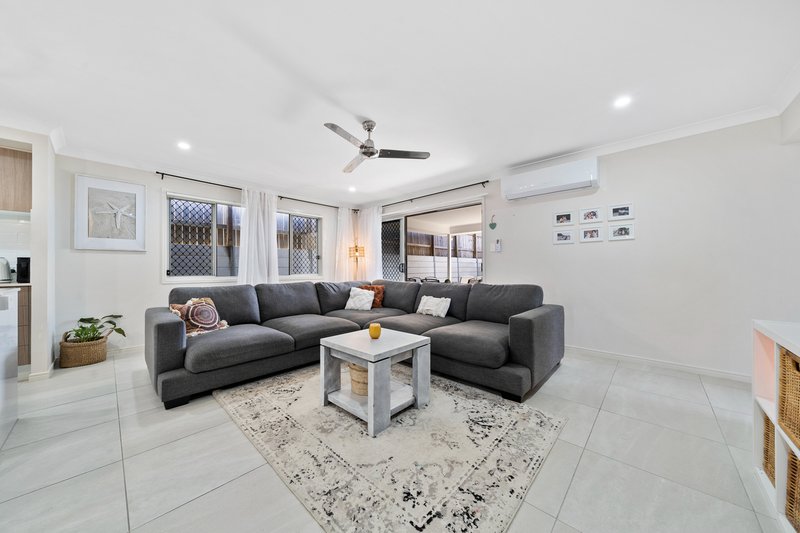 Photo - 41 Eiger Street, Holmview QLD 4207 - Image 4