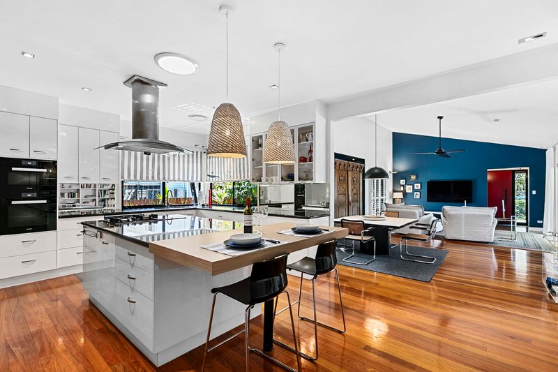 Photo - 41 Esplanade , Point Vernon QLD 4655 - Image 4