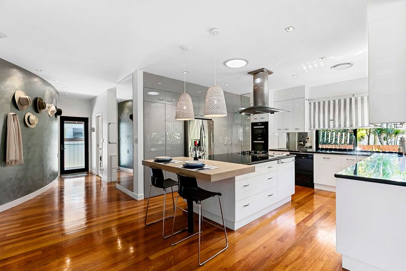 Photo - 41 Esplanade , Point Vernon QLD 4655 - Image 5