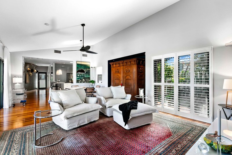 Photo - 41 Esplanade , Point Vernon QLD 4655 - Image 7