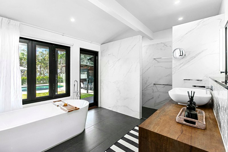 Photo - 41 Esplanade , Point Vernon QLD 4655 - Image 9