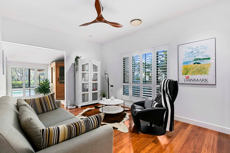 Photo - 41 Esplanade , Point Vernon QLD 4655 - Image 11