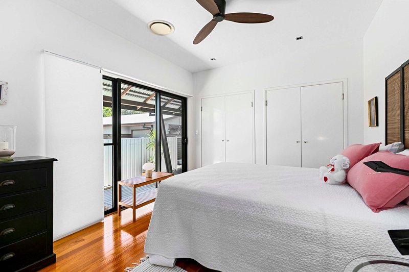 Photo - 41 Esplanade , Point Vernon QLD 4655 - Image 12