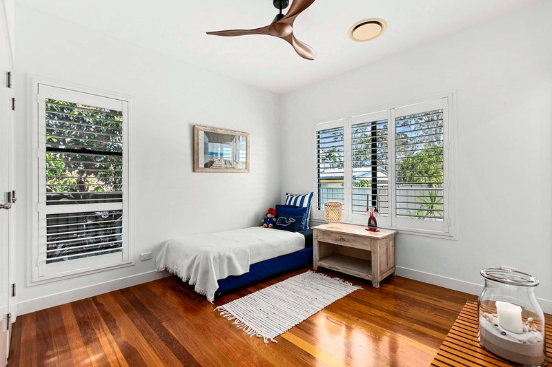 Photo - 41 Esplanade , Point Vernon QLD 4655 - Image 14