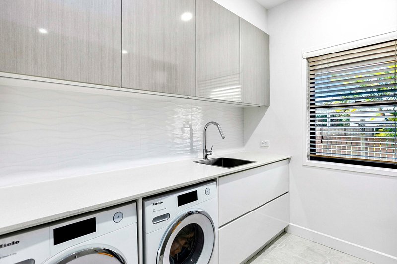 Photo - 41 Esplanade , Point Vernon QLD 4655 - Image 17