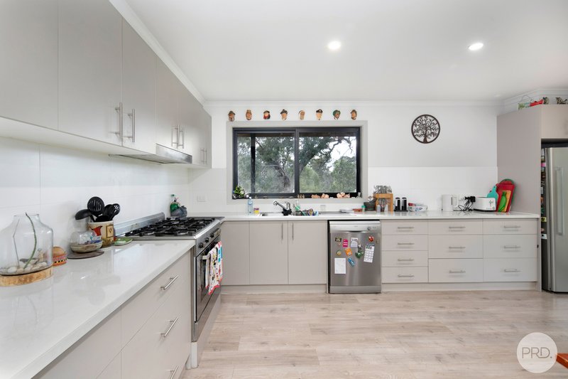 Photo - 41 Finnigan'S Lane, Beaufort VIC 3373 - Image 4