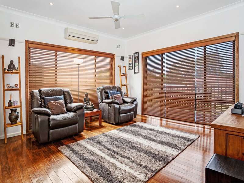 Photo - 41 Forbes Crescent, Engadine NSW 2233 - Image 3