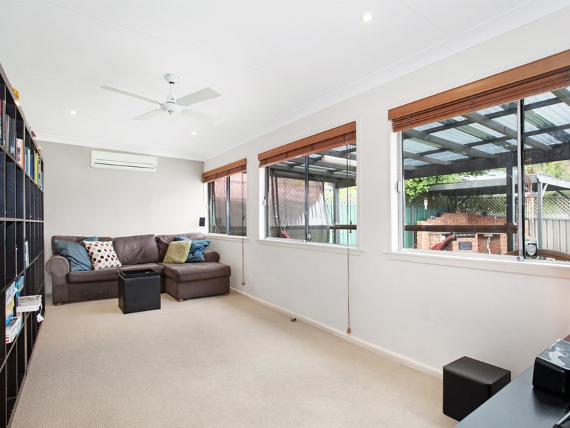 Photo - 41 Forbes Crescent, Engadine NSW 2233 - Image 6