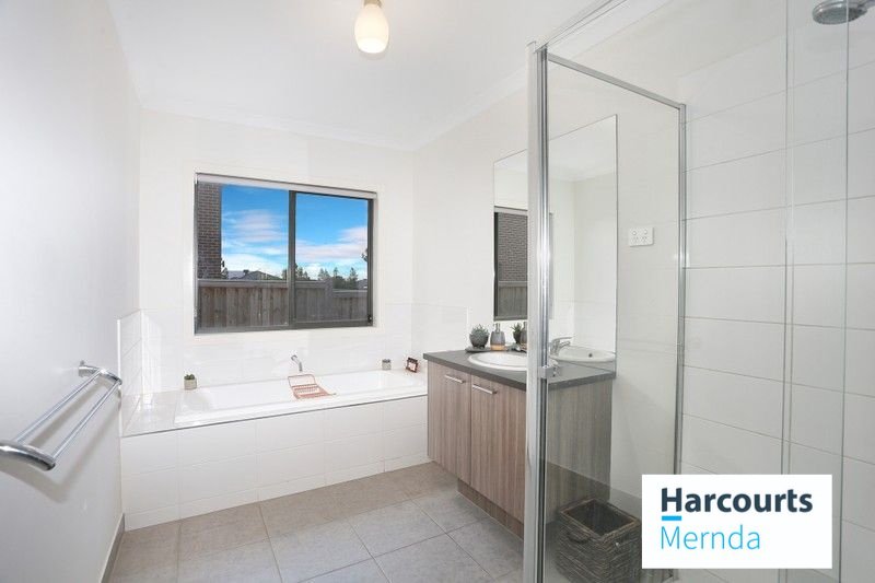 Photo - 41 Foxley Crescent, Mickleham VIC 3064 - Image 3