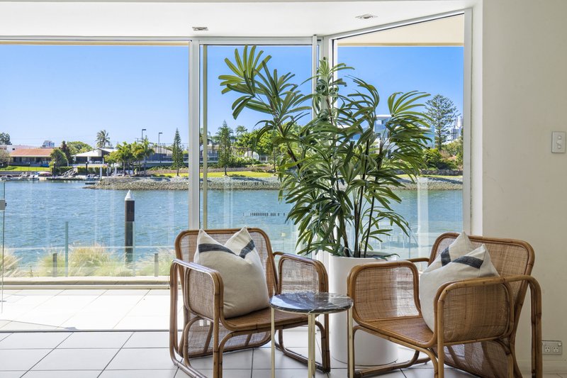 Photo - 41 Furlong Street, Broadbeach Waters QLD 4218 - Image 13