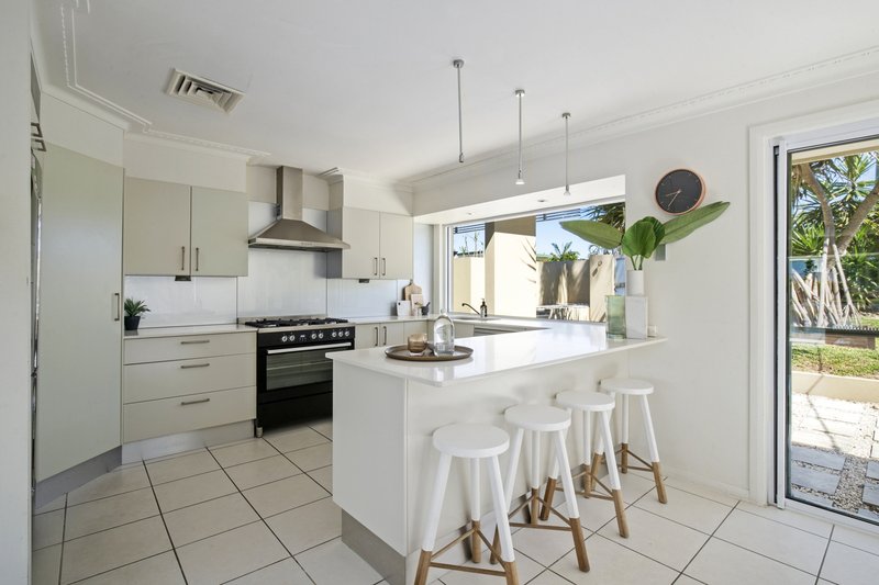 Photo - 41 Furlong Street, Broadbeach Waters QLD 4218 - Image 18