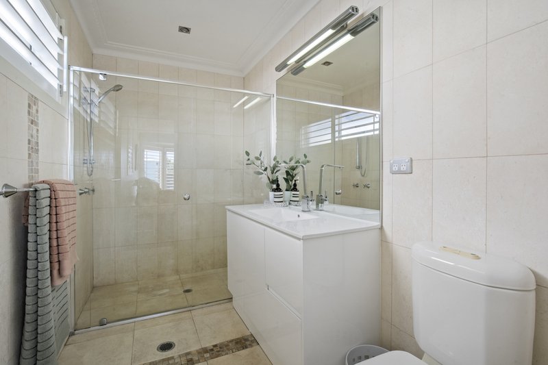 Photo - 41 Furlong Street, Broadbeach Waters QLD 4218 - Image 22