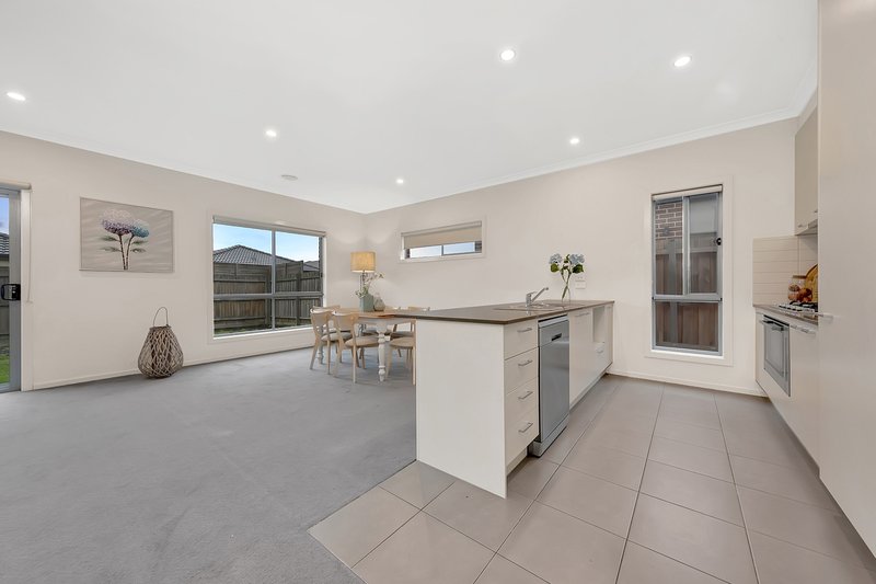 Photo - 41 Garden Road, Doreen VIC 3754 - Image 4