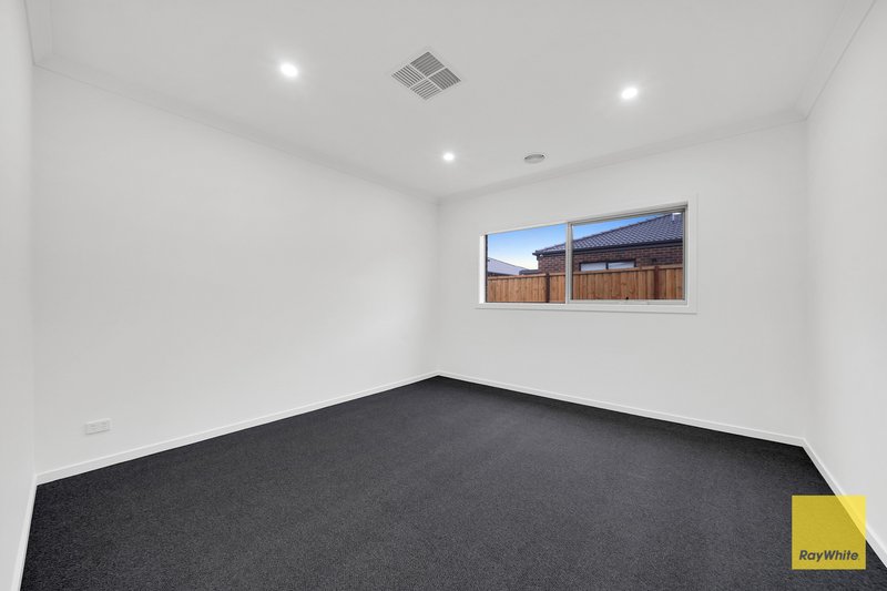 Photo - 41 Gardenvale Avenue, Mambourin VIC 3024 - Image 7