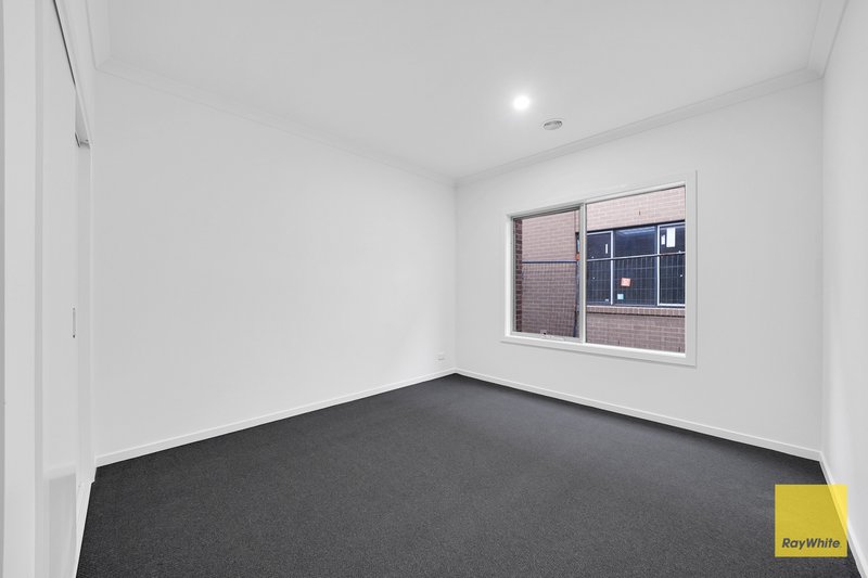 Photo - 41 Gardenvale Avenue, Mambourin VIC 3024 - Image 11
