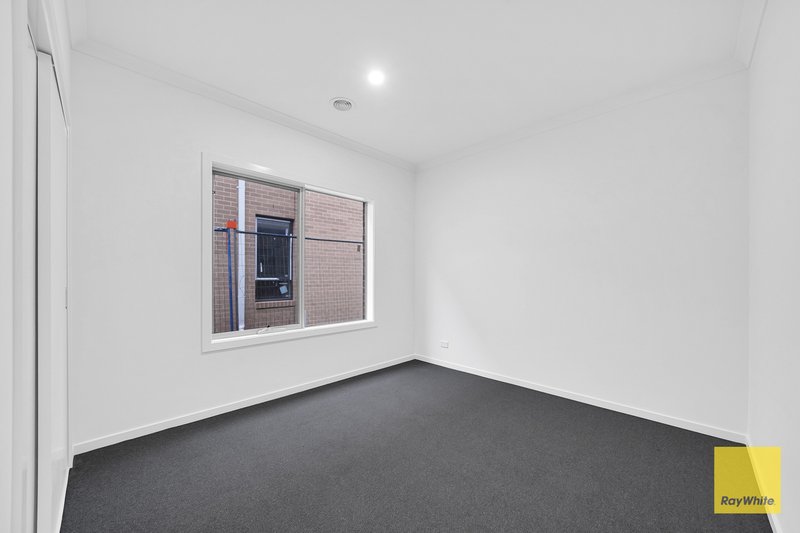 Photo - 41 Gardenvale Avenue, Mambourin VIC 3024 - Image 12